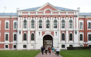 Latviya Universitetlərində İllik Təhsil Haqqı Qiymətləri Nə Qədərdir? – 2024