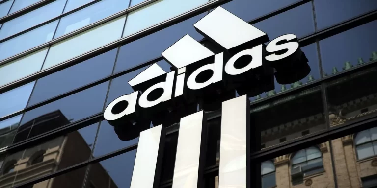 Adidas : Ayaqqabılar , Aksesuarlar