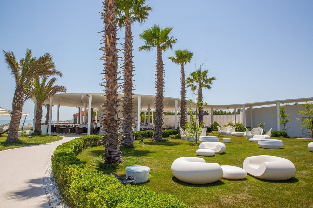 Amburan Beach Club-da yay necə keçir?