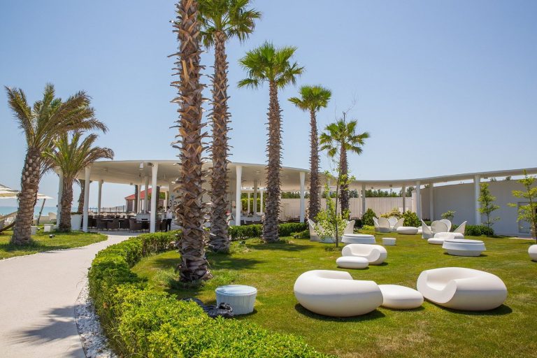 Amburan Beach Club-da yay necə keçir?