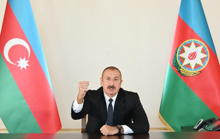 Dəmir Yumruq: Qələbənin Simvolu