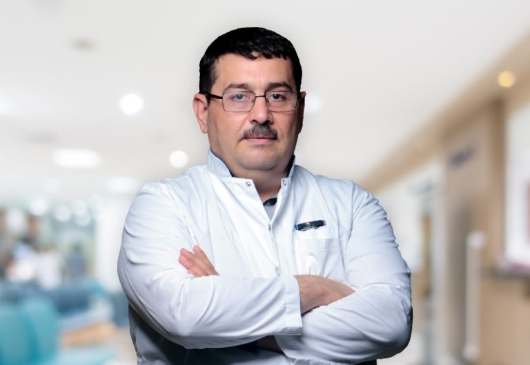Doktor Əşrəf Həsənzadə – Azərbaycanın tanınmış damar cərrahı