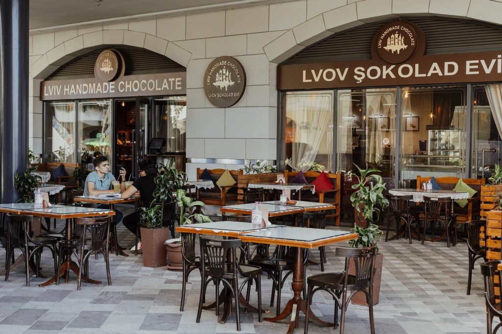Lviv Handmade Chocolate : Menyusu, Ünvanları
