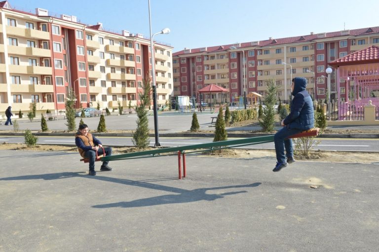 Ümid Qəsəbəsi: Ərazi,İnzibati Statusu