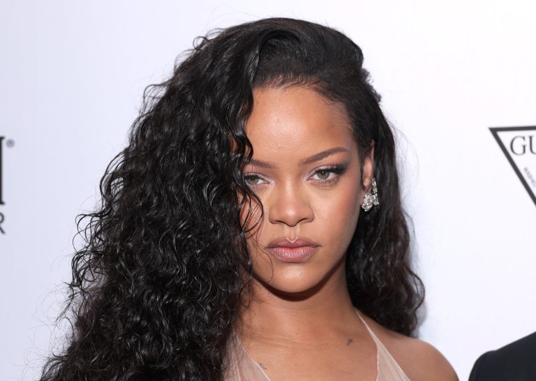 Rihanna : Həyatı, Mahnıları, Uğurları