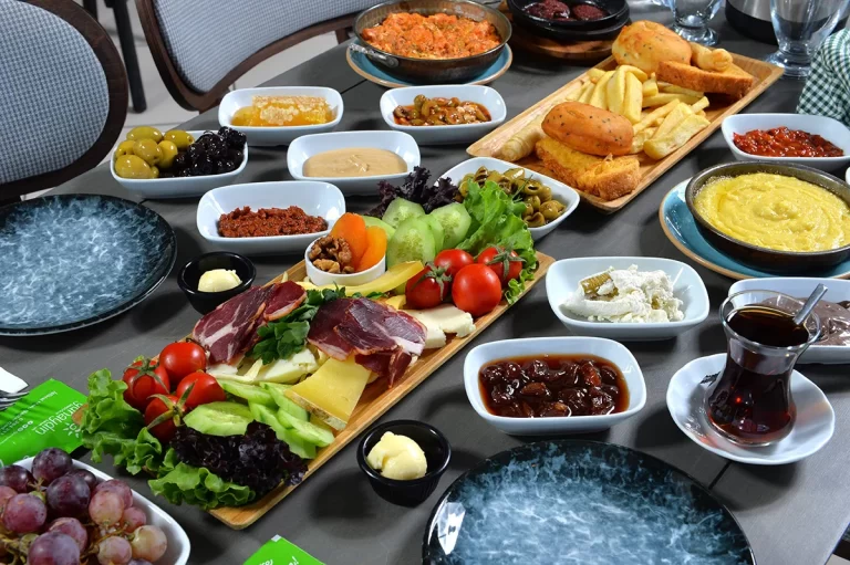 Özsüt Səhər Yeməyi: Menyusu, Qiymətləri