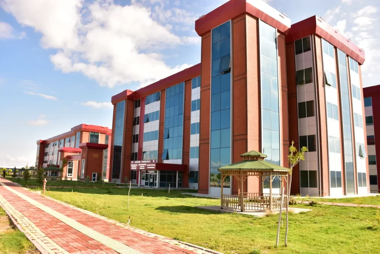 Türkiyədə Təhsil Xərcləri : Qiymət Fərqləri – ƏN SON