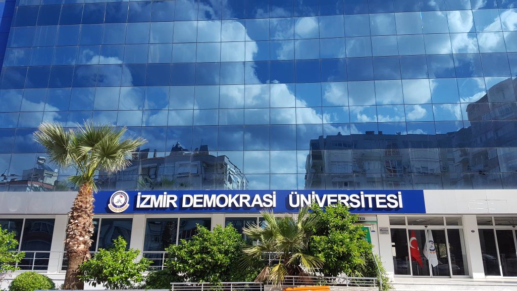 İzmir Demokrasi Universiteti : Təqaüdlər, Tədris Prosesi – ƏN SON