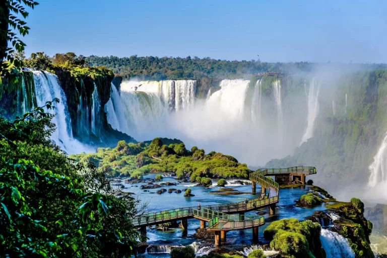 İquasu Şəlaləsi (Iguazu): Coğrafi Mövqeyi, Təbii Quruluşu