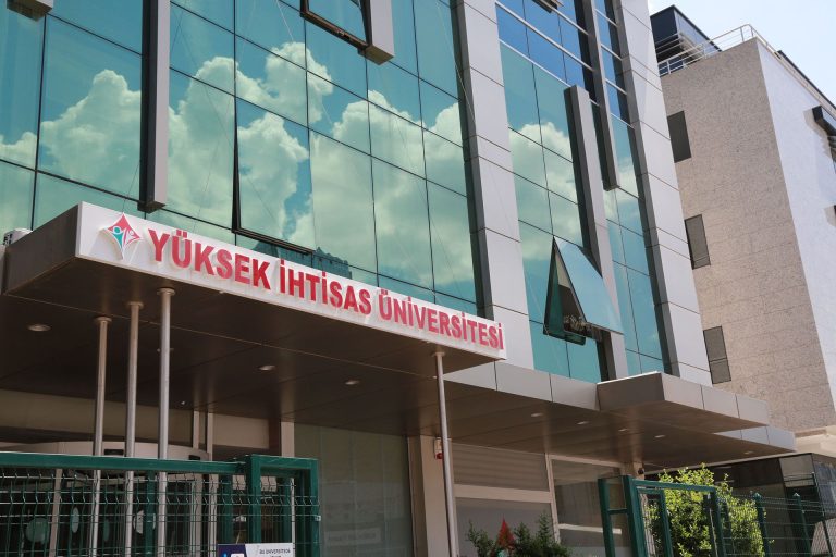 Yüksek İhtisas Universiteti: İnfrastruktur, Tədris Mühiti