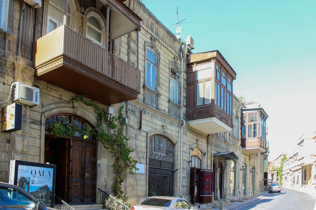 Böyük Qala Küçəsi (İçərişəhər) : Yaranması, Memarlıq Xüsusiyyətləri, Şəhərsalma