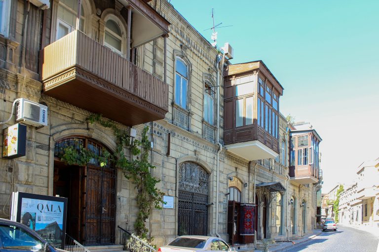 Böyük Qala Küçəsi (İçərişəhər) : Yaranması, Memarlıq Xüsusiyyətləri, Şəhərsalma