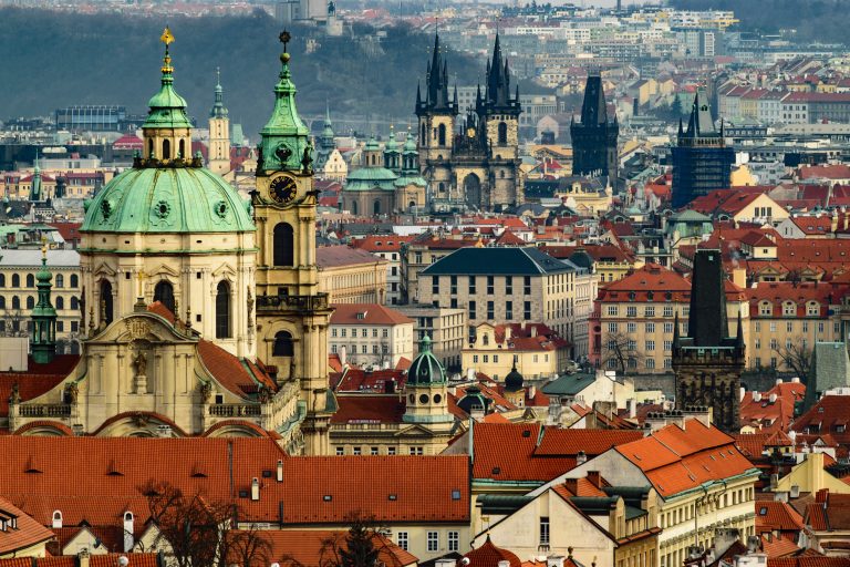 Çexiyada İş İmkanları: Əmək Bazarı, Tələb Olunan Sahələr