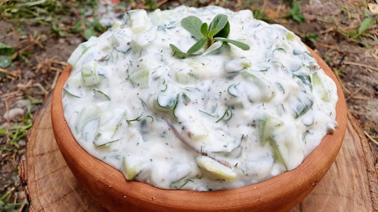 Pərpətöyün Salatı: Tərkibi, Faydaları, Variantları