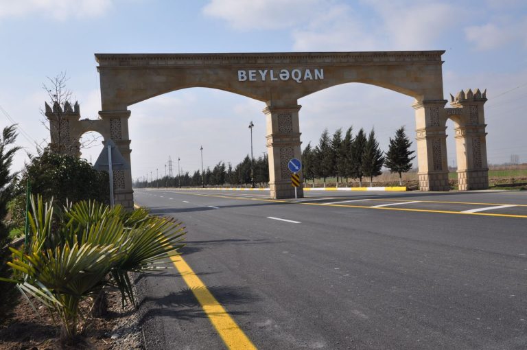 Örənqala Qəsəbəsi ( Beyləqan): Coğrafi Mövqe, Ərazi Xüsusiyyətləri
