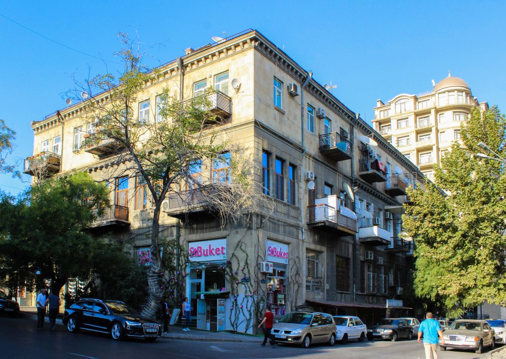 İzzət Orucova Küçəsi: Tarixi, Coğrafi Yerləşməsi