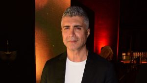 Özcan Dəniz: Uşaqlıq İlləri, Sənətə İlk addımlar