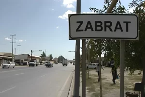 Zabrat Qəsəbəsi: Coğrafi Mövqeyi, Təbii Şəraiti