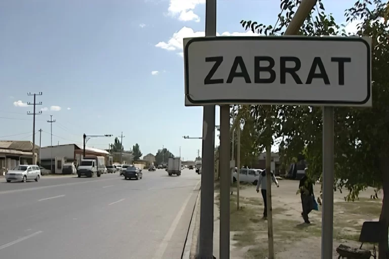 Zabrat Qəsəbəsi: Coğrafi Mövqeyi, Təbii Şəraiti