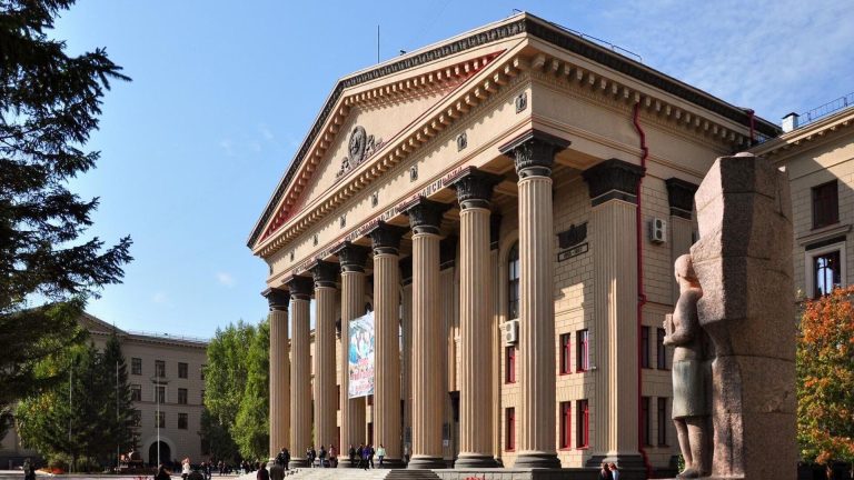 Sibir Dövlət Nəqliyyat Universiteti: Tədris Proqramları, İxtisaslar