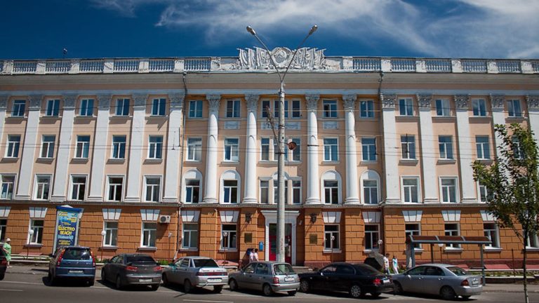 Altay Dövlət Tibb Universiteti: Tədris İxtisasları, Fakültələr