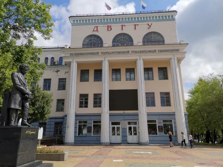 Far Eastern Dövlət Humanitar Universiteti: Tədris İxtisasları, Fakültələr
