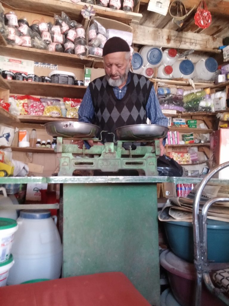Baqqal : Mənası, İstifadəsi, Tarixdə Baqqal