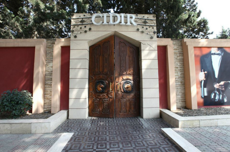 Cıdır Restoranı : Məkan, İnteryer, Menyusu