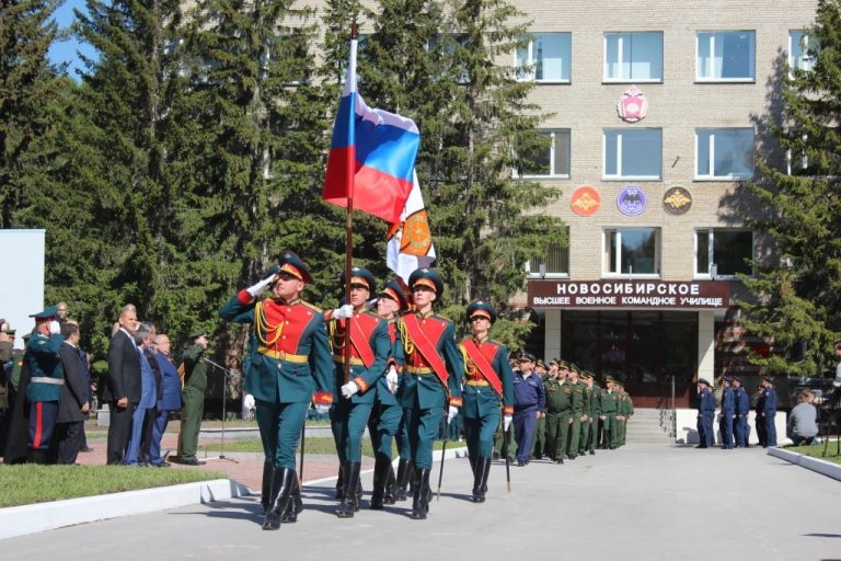 Novosibirsk Ali Hərbi Komandanlıq Məktəbi: Tədris Proqramları, İxtisaslar