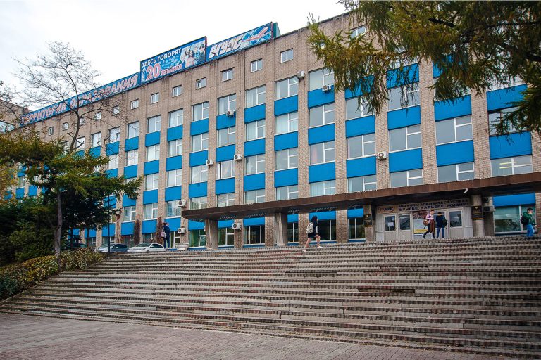 Vladivostok Dövlət İqtisadiyyat və Xidmət Universiteti: Fakültələr, İxtisaslar