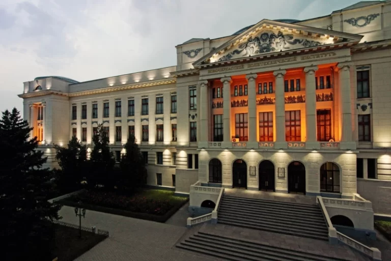 Cənubi Rusiya Dövlət Texniki Universiteti: Təhsil Haqları, İxtisaslar