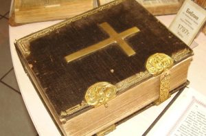 Xristiyanların Müqəddəs Kitabı (İncil) : Bibliya Hissələri, Dini Əhəmiyyəti