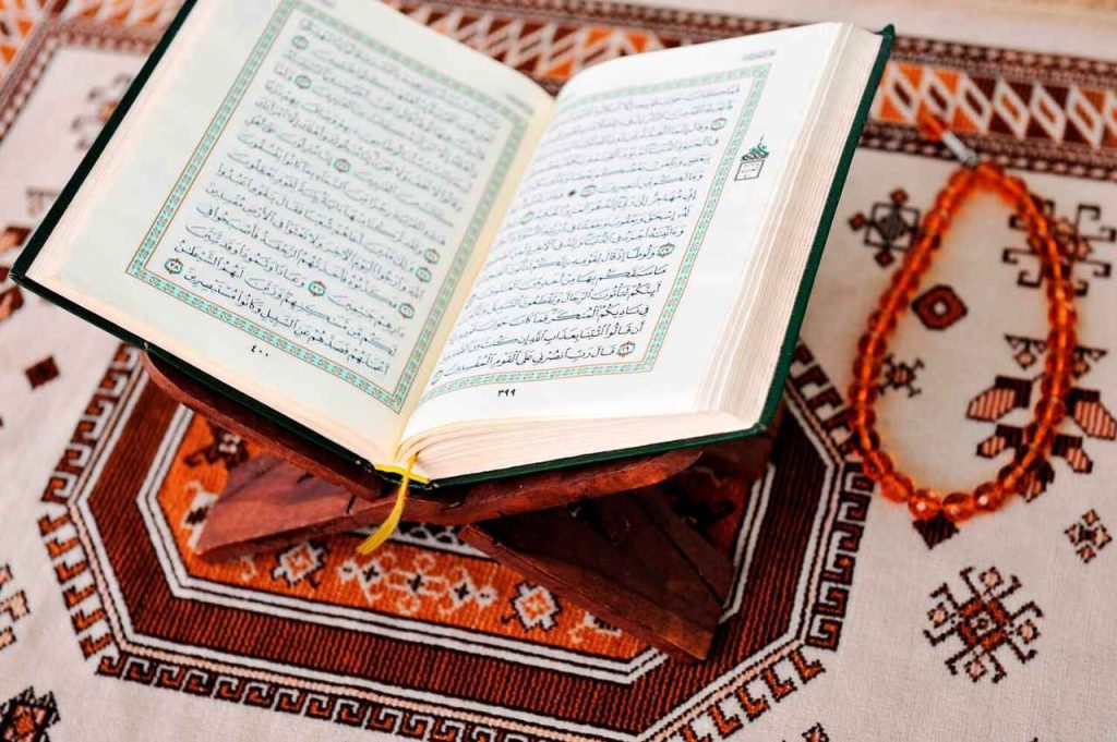 “Ğaşiyə” surəsi: Tarixi Kontekst, Təfsir Yanaşmaları