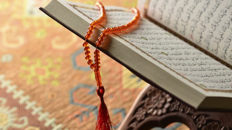 Fəcr surəsi: İzahı, Konteksti, Əsas Mövzuları