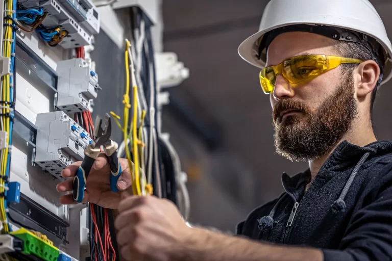 Elektrik Ustası: Vəzifələri, Bacarıqları